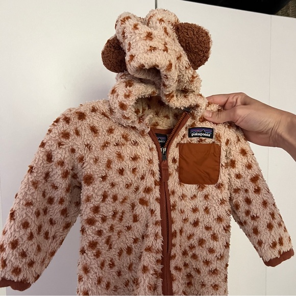 Patagonia baby giraffe fuzzy bunting suit - Picture 2 of 4